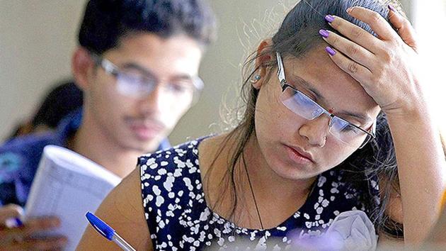 The Rajasthan Public Service Commission (RPSC) has issued the admit card of RAS/RTS mains examination 2016 that will be held on January 28 and 29.(Pratham Gokhale/HT photo)