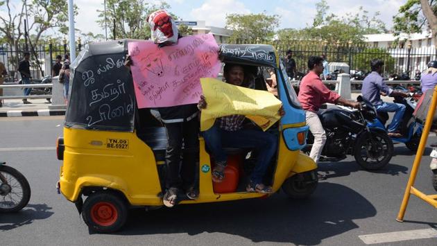 The Madras high court refused to “interfere” in the protests, saying the matter is being heard in in Chennai, India on January 18, 2017. (V Srinivasulu /HT Photo ) The Madras high court refused to “interfere” in the protests, saying the matter is being heard in in Chennai, India on January 18, 2017. (V Srinivasulu /HT Photo )