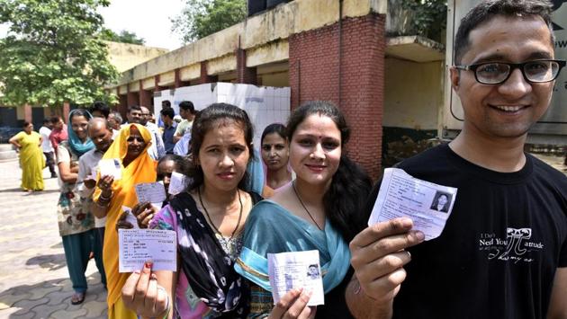Voters queue up to cast their votes in the Delhi municipal bypolls at Khichripur east Delhi in May 2016. (Arun Sharma/HT Photo) Voters queue up to cast their votes in the Delhi municipal bypolls at Khichripur east Delhi in May 2016. (Arun Sharma/HT Photo)