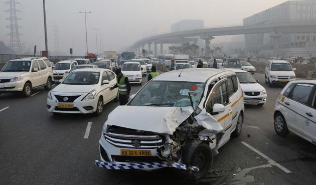 Traffic was disrupted briefly at Shankar chowk when two cars collided on the Delhi-Gurgaon expressway (NH8) on Wednesday morning. (Sanchit Khanna/HT Photo) Traffic was disrupted briefly at Shankar chowk when two cars collided on the Delhi-Gurgaon expressway (NH8) on Wednesday morning. (Sanchit Khanna/HT Photo)