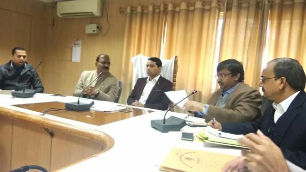 Election expenditure officer Umesh Chandrakant chairs a meeting with the DM and other election personnel. (File Photo) Election expenditure officer Umesh Chandrakant chairs a meeting with the DM and other election personnel. (File Photo)