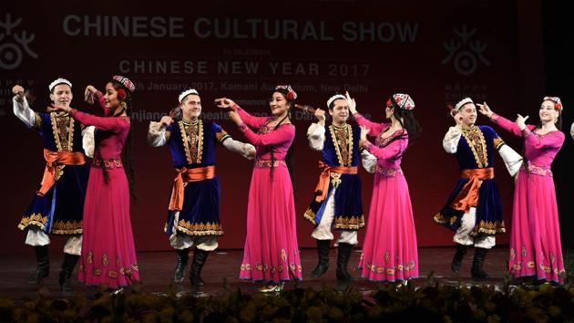 The aim of this cultural evening is to represent a slice of Chinese culture to the friends in India, and to strengthen bilateral cultural cooperation between the two nations. (Arvind Yadav/HT PHOTO) The aim of this cultural evening is to represent a slice of Chinese culture to the friends in India, and to strengthen bilateral cultural cooperation between the two nations. (Arvind Yadav/HT PHOTO)