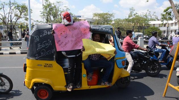 Protesters flock to Chennai’s Marina Beach to demand that the Supreme Court ban on Jallikattu be revoked.(V Srinivasulu/ HT Photo) Protesters flock to Chennai’s Marina Beach to demand that the Supreme Court ban on Jallikattu be revoked.(V Srinivasulu/ HT Photo)
