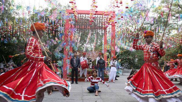 Folk dancers and volunteers rehearse Diggi Palace ahead of the Jaipur Literature Festival. (Himanshu Vyas/HT Photo) Folk dancers and volunteers rehearse Diggi Palace ahead of the Jaipur Literature Festival. (Himanshu Vyas/HT Photo)