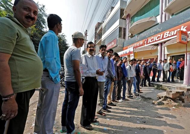 People queue to withdraw cash at the ICICI bank ATM in Lucknow, November 14, 2016. (Reuters) People queue to withdraw cash at the ICICI bank ATM in Lucknow, November 14, 2016. (Reuters)