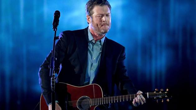 Musician Blake Shelton performs onstage during the People's Choice Awards 2017 at Microsoft Theatre on January 18, 2017 in Los Angeles. (AFP)