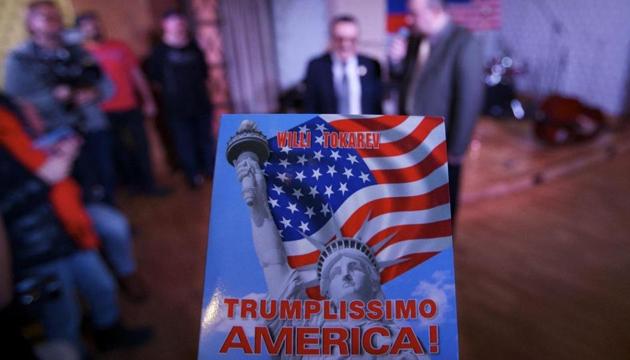 Entertainer Willi Tokarev, center, an 82-year-old Russian emigre to the U.S. appears during a nightclub party entitled “Trumplissimo America!” in Moscow, Russia, on Thursday, Jan. 19, 2017. (AP Photo) Entertainer Willi Tokarev, center, an 82-year-old Russian emigre to the U.S. appears during a nightclub party entitled “Trumplissimo America!” in Moscow, Russia, on Thursday, Jan. 19, 2017. (AP Photo)