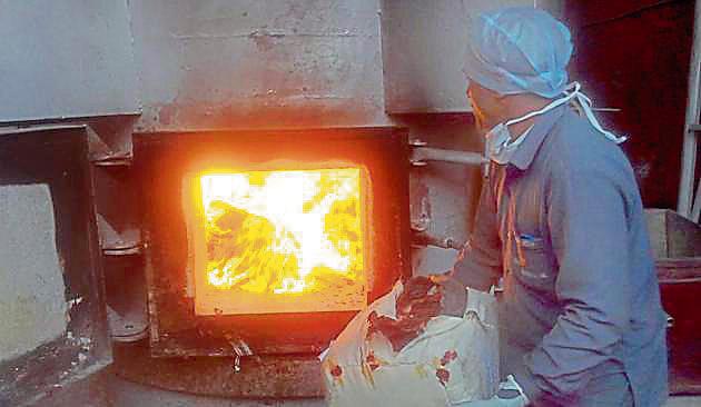 The Customs Department dispose of confiscated heroin by burning them inside a furnace. (HT PHOTO) The Customs Department dispose of confiscated heroin by burning them inside a furnace. (HT PHOTO)