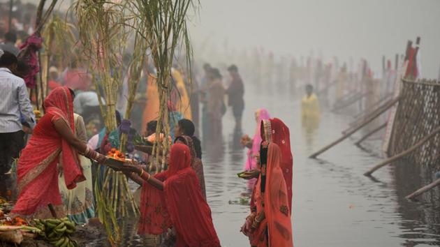 Chhath is the biggest festival of Purvanchalis, the migrants from Bihar and eastern UP, who make up a large chunk of voters in Delhi. (Virendra Singh Gosain/HT Photo) Chhath is the biggest festival of Purvanchalis, the migrants from Bihar and eastern UP, who make up a large chunk of voters in Delhi. (Virendra Singh Gosain/HT Photo)