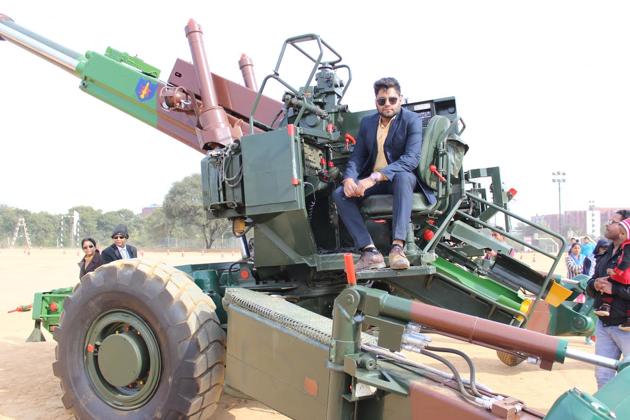 The 15mm Bofors Gun demonstrated at the venue was highly appreciated by the visitors to Amity University, Manesar, on Friday. (HT Photo) The 15mm Bofors Gun demonstrated at the venue was highly appreciated by the visitors to Amity University, Manesar, on Friday. (HT Photo)
