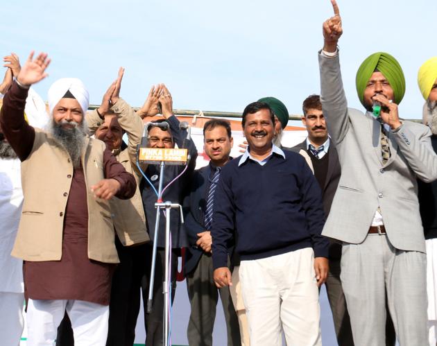 Aam Aadmi Party candidate Jarnail SIngh (extreme left) along with Delhi chief minister Arvind Kejriwal during a rally at Lambi constituency in Muktsar district on Friday. (Sanjeev Kumar/HT Photo) Aam Aadmi Party candidate Jarnail SIngh (extreme left) along with Delhi chief minister Arvind Kejriwal during a rally at Lambi constituency in Muktsar district on Friday. (Sanjeev Kumar/HT Photo)
