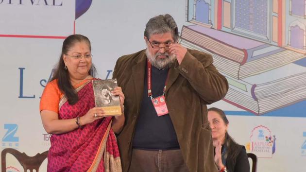 Vasundhar Raje launching Valmik Thapar's book 'Living With Tigers' during the inaugural session of Jaipur Literature Festival 2017. (Prabhakar Sharma / Ht photo) Vasundhar Raje launching Valmik Thapar's book 'Living With Tigers' during the inaugural session of Jaipur Literature Festival 2017. (Prabhakar Sharma / Ht photo)