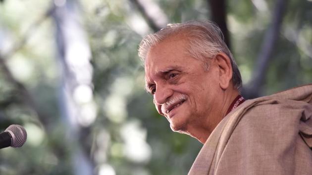 Poet, lyricist and film director Gulzar speaks during a session at the Jaipur Literature Fest 2017. (Saumya Khandelwal/HT PHOTO) Poet, lyricist and film director Gulzar speaks during a session at the Jaipur Literature Fest 2017. (Saumya Khandelwal/HT PHOTO)