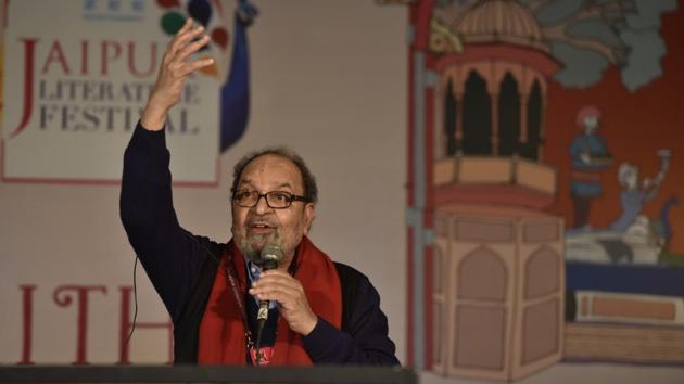 Saeed Naqvi kept the audience hooked and listening all through his session Across the Rivers: Ganga Jamuni Tehzeeb. (Saumya Khandelwal/HT PHOTO)