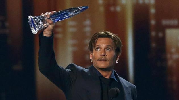 Johnny Depp accepts the award for Favourite Movie Icon at the People's Choice Awards 2017 in Los Angeles. (REUTERS)