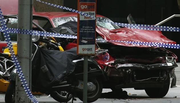 The wreckage of a car is seen as police cordoned off Bourke Street mall, after a car hit pedestrians in central Melbourne, Australia, January 20, 2017. (REUTERS Photo) The wreckage of a car is seen as police cordoned off Bourke Street mall, after a car hit pedestrians in central Melbourne, Australia, January 20, 2017. (REUTERS Photo)