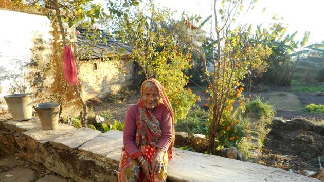 Cabinet minister Indira Hridayesh’s cousin sister Bhagirathi Devi at her ancestral village Dashauli in Pithoragarh district. (Deep Joshi/HT Photo) Cabinet minister Indira Hridayesh’s cousin sister Bhagirathi Devi at her ancestral village Dashauli in Pithoragarh district. (Deep Joshi/HT Photo)