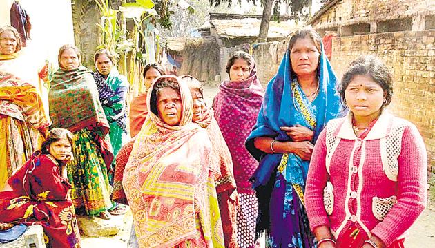 Women at Musahar Toli, near Hajipur town in Vaishali district of Bihar, are happy after the changes in their life following the liquor ban (Anirban Guha Roy/HT Photo) Women at Musahar Toli, near Hajipur town in Vaishali district of Bihar, are happy after the changes in their life following the liquor ban (Anirban Guha Roy/HT Photo)