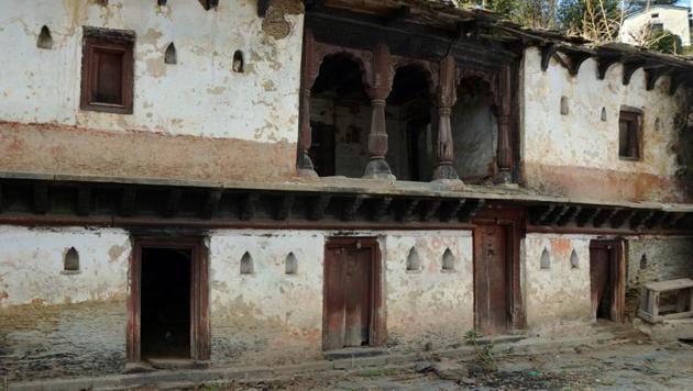 Many houses at Bughani have crumbled, some are dilapidated and are beyond repair and some remain locked. (HT Photo) Many houses at Bughani have crumbled, some are dilapidated and are beyond repair and some remain locked. (HT Photo)