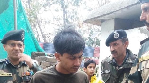 Indian soldier Chandu Babulal Chavan at the Wagah-Attari border after he was returned by Pakistan.(HT Photo)