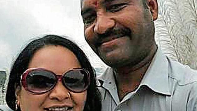Reporter couple Pushpa and Nitin Rokde.(HT Photo) Reporter couple Pushpa and Nitin Rokde.(HT Photo)
