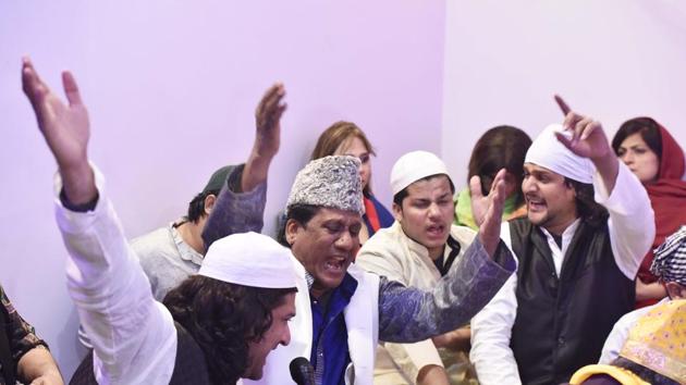 Qawwal Chand Nizami (centre) with nephews Shadab and Shohrab Nizami at the dargah. (Vipin Kumar/HT PHOTO) Qawwal Chand Nizami (centre) with nephews Shadab and Shohrab Nizami at the dargah. (Vipin Kumar/HT PHOTO)