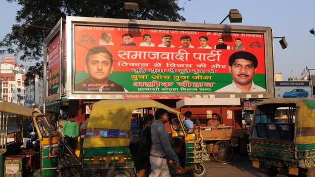The district electoral officer orders removal of hoardings, billboards and posters in Noida.(Burhaan Kinu/HT Photo)