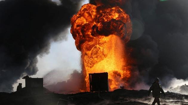 Thick smoke rises from a fire which broke out at oil wells set ablaze by Islamic State militants before fleeing the oil-producing region of Qayyara, Iraq. (Girish Gupta/REUTERS) Thick smoke rises from a fire which broke out at oil wells set ablaze by Islamic State militants before fleeing the oil-producing region of Qayyara, Iraq. (Girish Gupta/REUTERS)