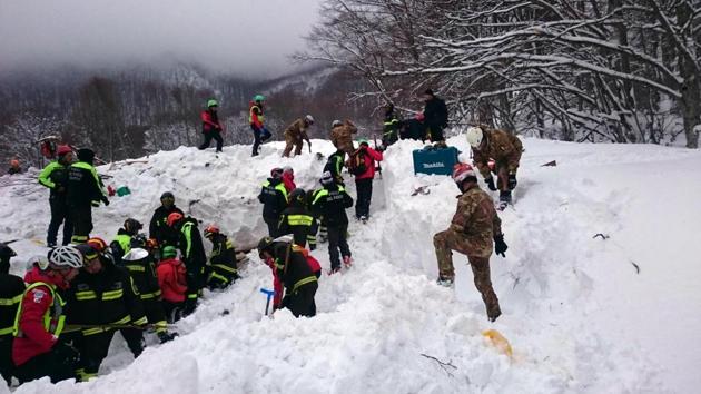 Rescuers work in the area of the hotel that was hit by an avalanche on Wednesday, in Rigopiano, central Italy, Jan 20. (AP Photo) Rescuers work in the area of the hotel that was hit by an avalanche on Wednesday, in Rigopiano, central Italy, Jan 20. (AP Photo)