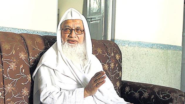 The circular by the seminary headed by Maulana Mufti Abul Qasim Nomani asks all clerics to reject meeting request from politicians.(HT Photo) The circular by the seminary headed by Maulana Mufti Abul Qasim Nomani asks all clerics to reject meeting request from politicians.(HT Photo)