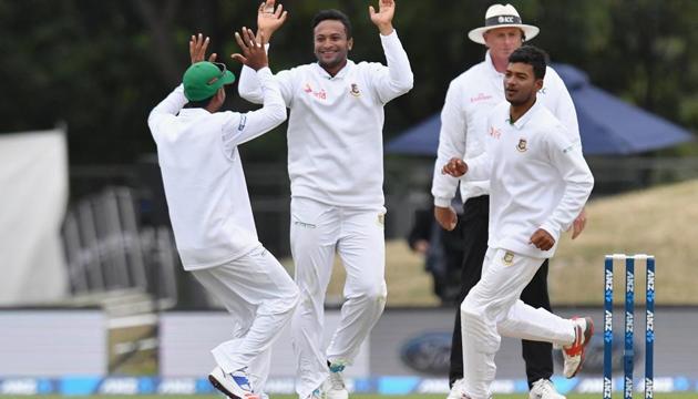 Bangladesh all-rounder Shakib Al Hasan celebrates after removing Mitchell Santner on Day 2 of the second Test against New Zealand in Christchurch on Saturday. Shakib’s three quick strikes helped fightback against the hosts. (Getty Images) Bangladesh all-rounder Shakib Al Hasan celebrates after removing Mitchell Santner on Day 2 of the second Test against New Zealand in Christchurch on Saturday. Shakib’s three quick strikes helped fightback against the hosts. (Getty Images)