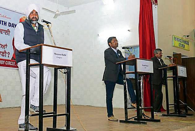 Congress candidate Manpreet Badal,AAP’s Deepak Bansal and Saroop Chand Singla of SAD during a debate in Bathinda. (HT Photo) Congress candidate Manpreet Badal,AAP’s Deepak Bansal and Saroop Chand Singla of SAD during a debate in Bathinda. (HT Photo)