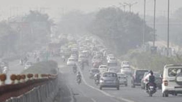 Delhi’s air quality remains poor as pollution levels stay alarmingly high. (Mohd Zakir/HT File Photo) Delhi’s air quality remains poor as pollution levels stay alarmingly high. (Mohd Zakir/HT File Photo)