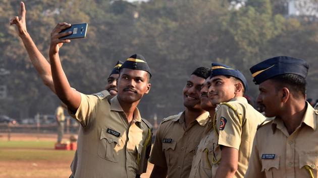 The previous Congress-NCP government had changed the parade’s venue to Marine Drive in 2014 wanting to make it a celebration on the lines of the one at Delhi’s Rajpath. (Anshuman Poyrekar/HT PHOTO)