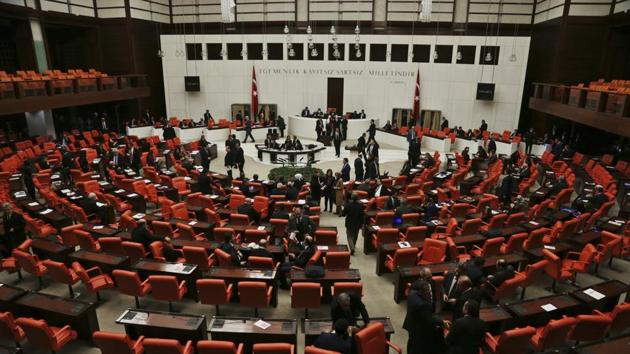 Legislators in Turkey's parliament debate proposing amendments to the country's constitution on Jan 20. (AP Photo) Legislators in Turkey's parliament debate proposing amendments to the country's constitution on Jan 20. (AP Photo)