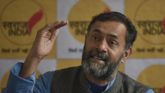Swaraj India founder Yogendra Yadav interacts with reporters on Saturday. Yadav alleged that the AAP government was making false claims about work done in the education sector.(Ravi Choudhary/HT photo) Swaraj India founder Yogendra Yadav interacts with reporters on Saturday. Yadav alleged that the AAP government was making false claims about work done in the education sector.(Ravi Choudhary/HT photo)