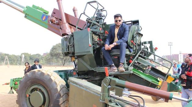 The 15mm Bofors Gun demonstrated at the venue was highly appreciated by the visitors to Amity University, Manesar, on Friday.(HT Photo)