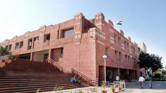 Administrative office of Jawaharlal Nehru University, in New Delhi.(Ajay Aggarwal/HT Photo)