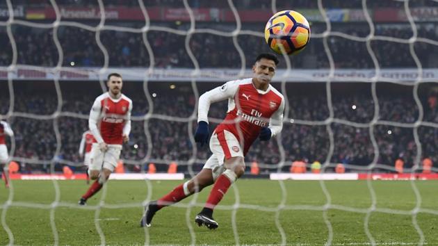 Alexis Sanchez scored from the spot in the 98th minute to hand Arsenal FC a 2-1 win over Burnley FC in Premier League. (REUTERS) Alexis Sanchez scored from the spot in the 98th minute to hand Arsenal FC a 2-1 win over Burnley FC in Premier League. (REUTERS)