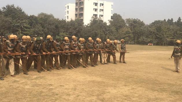 Police conduct a mock drill in Gurgaon on Sunday. (HT Photo) Police conduct a mock drill in Gurgaon on Sunday. (HT Photo)