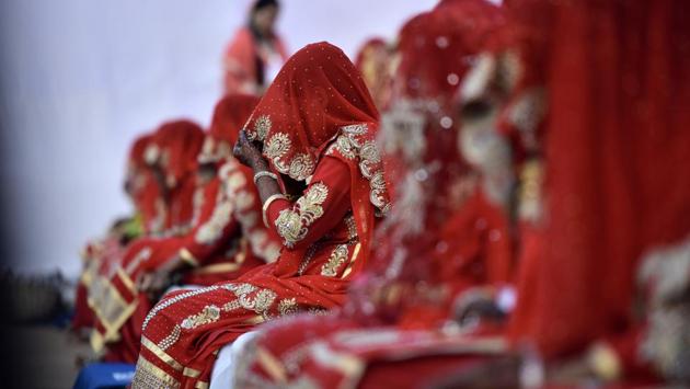 Shy brides await their turn. (Arijit Sen/HT PHOTO) Shy brides await their turn. (Arijit Sen/HT PHOTO)