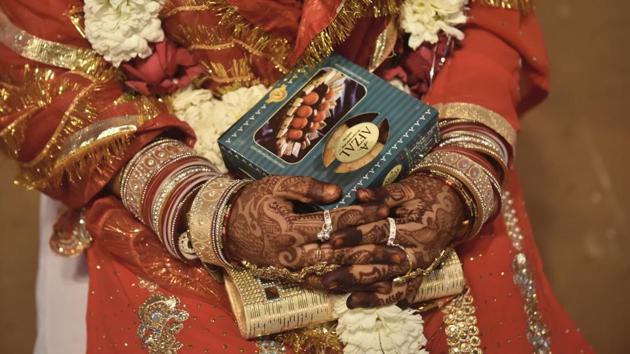 A head constable in Hyderabad developed illicit relationship with a minor girl and was planning to marry the girl on Friday. (HT PHOTO/ Representative image) A head constable in Hyderabad developed illicit relationship with a minor girl and was planning to marry the girl on Friday. (HT PHOTO/ Representative image)