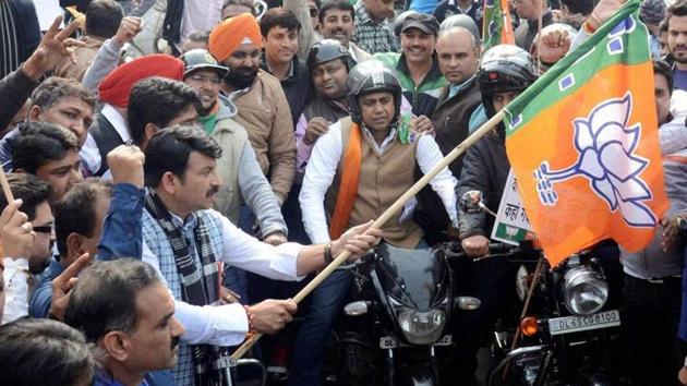 Delhi BJP chief Manoj Tiwari flags off 250 bike-riding youths for a campaign in Punjab, in New Delhi. (PTI Photo) Delhi BJP chief Manoj Tiwari flags off 250 bike-riding youths for a campaign in Punjab, in New Delhi. (PTI Photo)