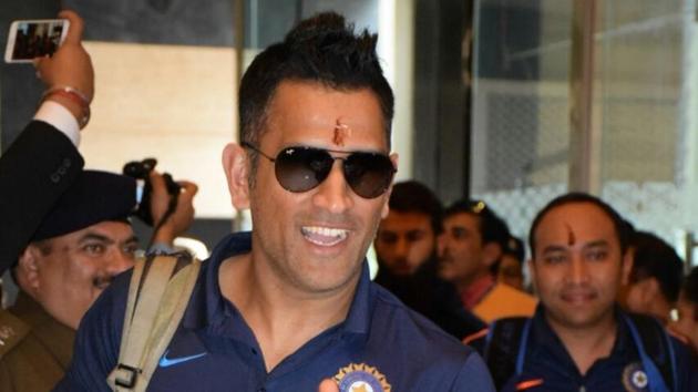 MS Dhoni is all smiles as he arrives at the team hotel in Kanpur for the first India vs England T20I. (Manoj Yadav/HT PHOTO)