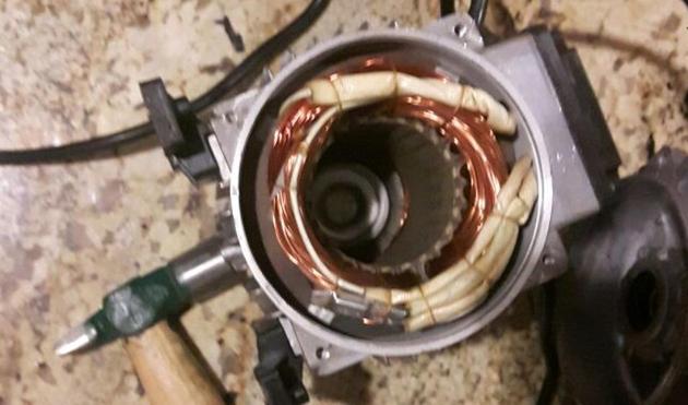 Gold bars worth Rs43.98 lakh concealed in the space between coils of the transformer of an electric oven. (HT photo) Gold bars worth Rs43.98 lakh concealed in the space between coils of the transformer of an electric oven. (HT photo)