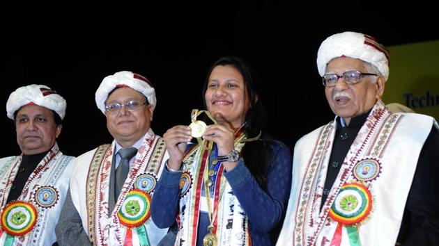 UP Governor Ram Naik and Padma Bhushan VK Saraswat giving away AKTU’s first Chancellor Gold Medal to Ayushi Agarwal in Lucknow on Monday. Ayushi is a student of Ajay Kumar Garg Engineering College, Ghaziabad.(Deepak Gupta/ HT photo)