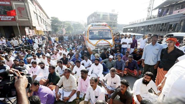 The slain BJP worker's body taken out in a procession in Kannur on Thursday. Police defused tension allowing agitated workers to display body at the heart of the city. (HT File Photo) The slain BJP worker's body taken out in a procession in Kannur on Thursday. Police defused tension allowing agitated workers to display body at the heart of the city. (HT File Photo)