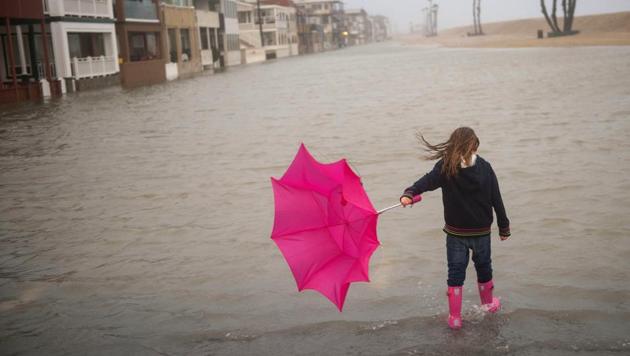 Isabella Busse , 6, walks through floodwater near the Seal Beach Pier during a storm in Seal Beach, Calif., Sunday, Jan. 22, 2017. The heavy downpour on Sunday drenched Orange County in one of the heaviest storms of the year. (AP Photo)