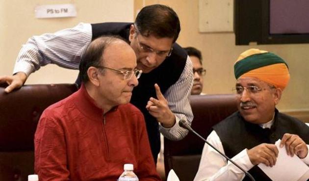 Arun Jaitley with MoS Finance Arjun Ram Meghwal and Chief Economic Adviser, Arvind Subramanian at a pre-Budget meeting.(PTI)