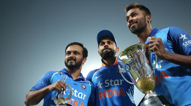 Virat Kohli (centre) with Kedar Jadhav and Hardik Pandya (extreme right) after India won the three-match ODI series 2-1 against England. The visitors scored a consolation win in the third ODI at Eden Gardens in Kolkata on Sunday.(BCCI)